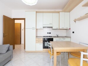 Oven, toaster, highchair - Lovely apartment for 4 guests with A/C, WIFI, TV, balcony and pets allowed (Diano Marina)