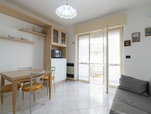 TV - Nice apartment for 4 people with A/C, WIFI, TV, balcony and pets allowed (Diano Marina)