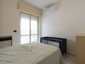 1 bedroom, travel cot, free WiFi - Nice apartment for 4 people with A/C, WIFI, TV, balcony and pets allowed (Diano Marina)