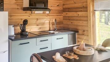 Fridge, stovetop, coffee/tea maker