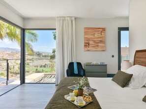 3 bedrooms, travel cot, free WiFi