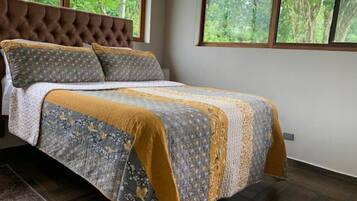 1 chambre, coffres-forts dans les chambres, fer et planche Ă  repasser