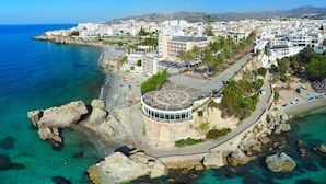Exterior - Stunning  villa for 6 guests with WIFI, pool, A/C, TV and terrace (Nerja)