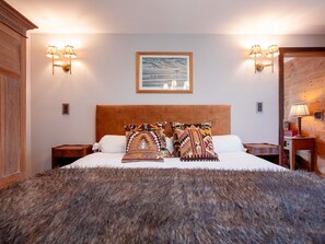 5 bedrooms, travel cot, free WiFi