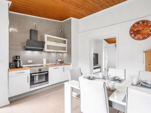 Schöne Wohnung für 4 Leute mit  W-LAN, TV, Innenhof und Haustiere erlaubt