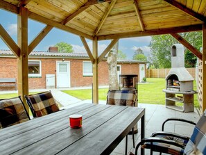 Outdoor dining - Beautiful apartment for 4 guests with WIFI, TV and patio (Brunsbüttel)
