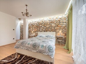 5 bedrooms, free WiFi - Stunning  villa for 10 guests with private pool, WIFI, A/C, TV, terrace and pets allowed (Rijeka)