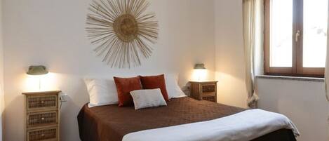 1 soverom, strykejern/-brett og sengetøy