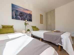 3 bedrooms, iron/ironing board, travel crib, free WiFi