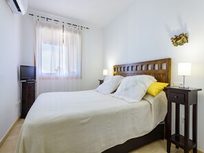 3 chambres, fer et planche à repasser, lit de bébé portatif