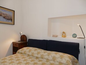 1 bedroom, free WiFi - Cosy apartment for 2 people with A/C, WIFI, TV and terrace (Sanremo)