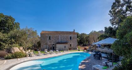 Stunning private villa for 8 guests with WIFI, A/C, private pool, TV, patio and pets allowed