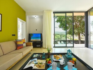 TV, DVD player - Beautiful private villa for 6 people with A/C, pool, TV and pets allowed (Maspalomas)