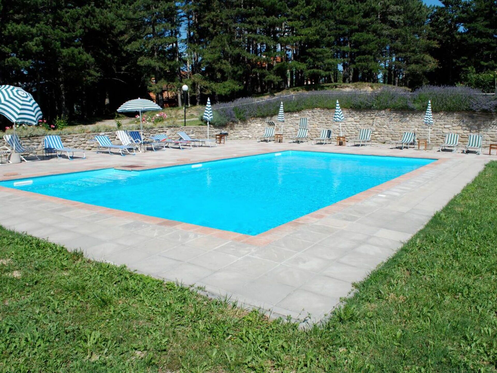 Cosy apartment in villa for 8 guests with WIFI, pool, TV, pets allowed, panoramic view and parking