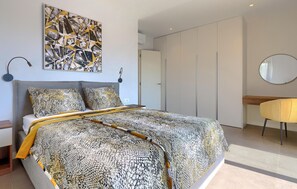 3 bedrooms, iron/ironing board, travel cot, free WiFi - Beach front home in Basanija (Basanija)