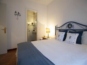 2 bedrooms, bed sheets