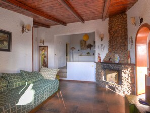 Interior - Stunning private villa for 4 guests with A/C, WIFI, TV, terrace and pets allowed (Syracuse)