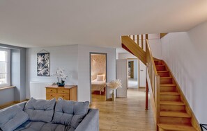 Smart TV, fireplace, table tennis, stereo - Stunning home in l'étang-bertrand (L'Étang-Bertrand)