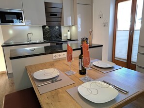 Oven, dishwasher, toaster, dining tables - Lovely apartment for 4 guests with WIFI, TV and balcony (Grossdornau)