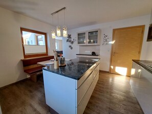 Oven, dishwasher, toaster, dining tables - Lovely apartment for 4 guests with WIFI, TV and balcony (Grossdornau)
