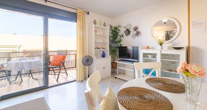 Confortable appartement pour 4 personnes avec piscine, WIFI, climatisation, TV, balcon et parking
