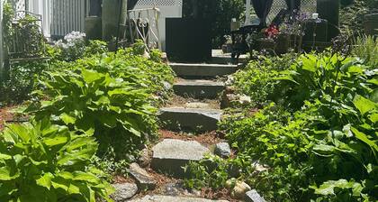 Family friendly , walking distance local restaurants, ice cream, biking beach