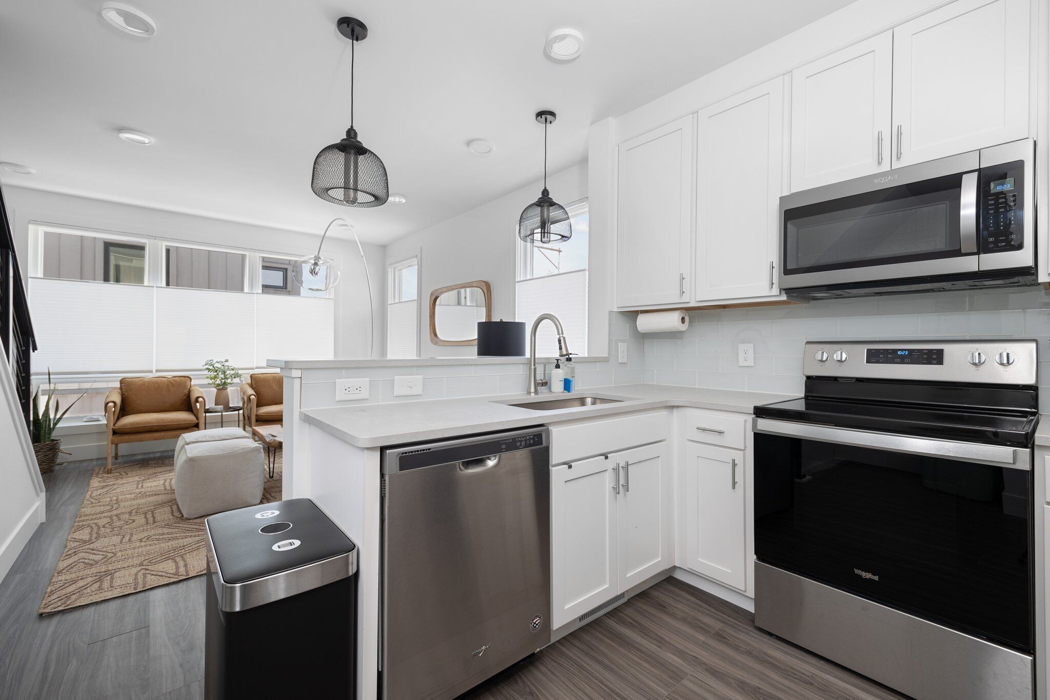 Køleskab, mikrobølgeovn, ovn, kogeplade