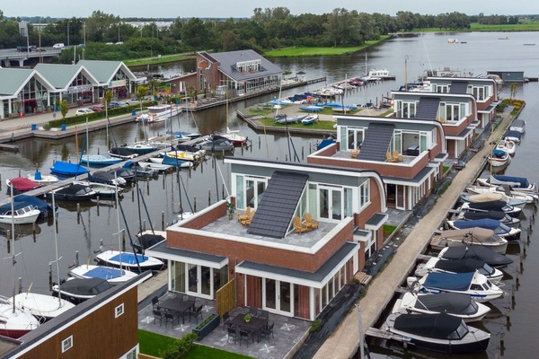 L'Eau, Bâtiment, Bateau, Fenêtre, Véhicule, Ciel, Infrastructure, Architecture, Navire, Design Urbain