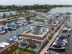 Water, Building, Boat, Window, Vehicle, Sky, Infrastructure, Architecture, Watercraft, Urban Design
