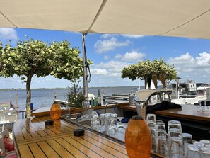 Bar (on property) - Stunning  villa for 6 guests with A/C, WIFI, TV, terrace and pets allowed (Uitgeest)