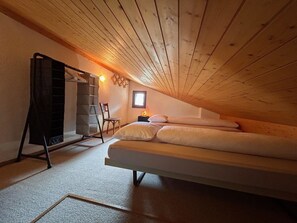 4 quartos, berço de viagem, Wi-Fi de cortesia, roupa de cama