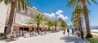 ロシック・アパートメンツ