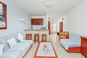 50-inch Smart TV with cable channels, Netflix, streaming services - Rosic Apartments (Tivat)