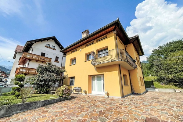 Ciel, Nuage, Plante, Bâtiment, Propriété, Fenêtre, Arbre, Maison, Architecture, Surface De La Route