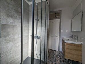 Shower, hair dryer, towels, toilet paper