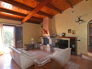 Fernseher, Kamin, Tischfußball