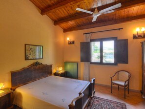 3 bedrooms, iron/ironing board, travel cot, free WiFi - Stunning private villa with private pool, A/C, WIFI, TV, patio, pets allowed and panoramic view (Solarino)