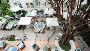 Breakfast, lunch and dinner served