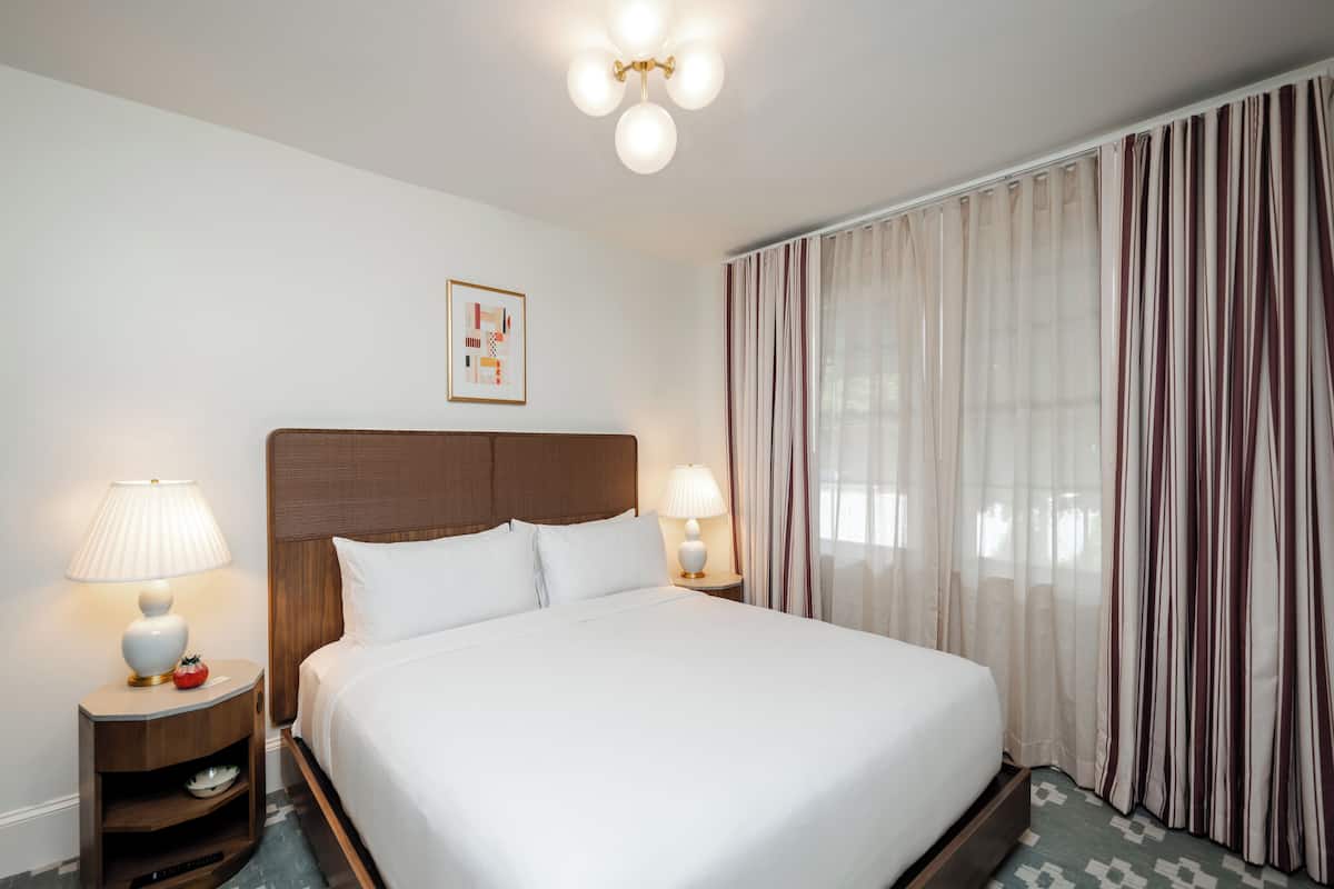 1 bedroom, hypo-allergenic bedding, minibar, in-room safe