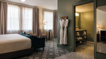 Hypo-allergenic bedding, minibar, in-room safe, laptop workspace