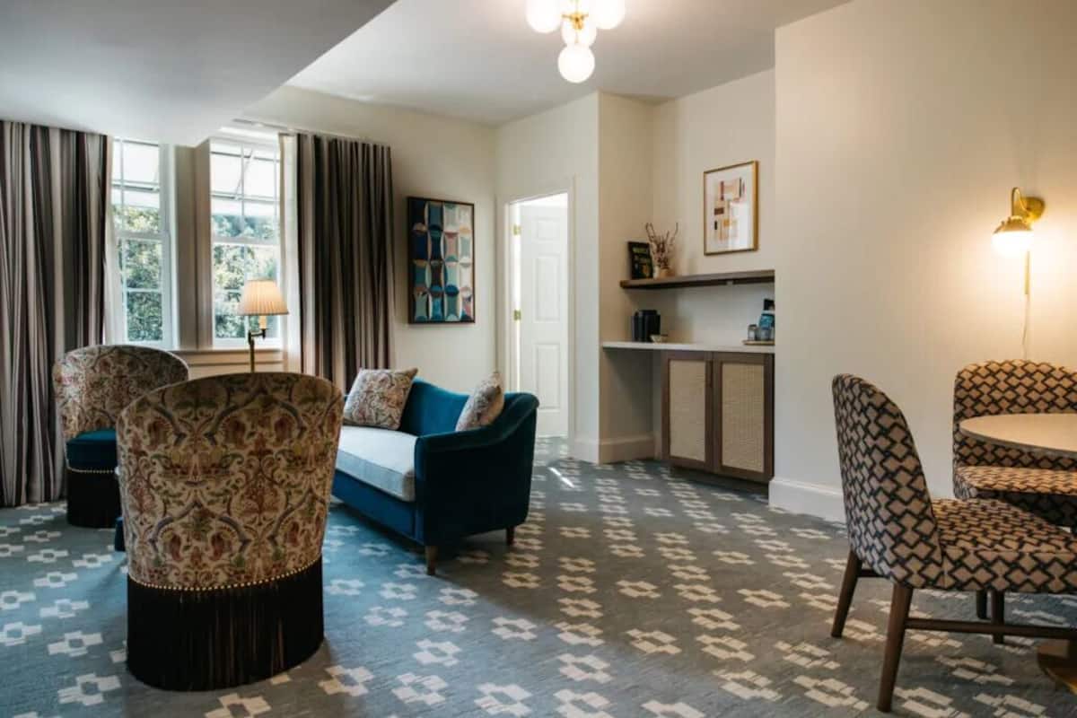 Suite (Mosaic) | 1 bedroom, hypo-allergenic bedding, minibar, in-room safe