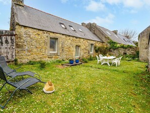 Outdoor dining - Beautiful private villa for 4 guests with WIFI, TV and pets allowed (Crozon)