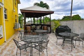 Apartamento, 2 quartos, sacada, vista para o jardim | Terraço/pátio