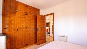 A bedroom with a large wardrobe, a bed, and a small radiator. - Gorgeous home in Orba (Orba)