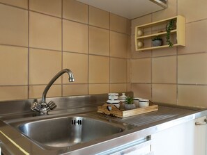 Interior - Lovely apartment for 6 people with A/C, pool, TV, terrace and pets allowed (Olbia)