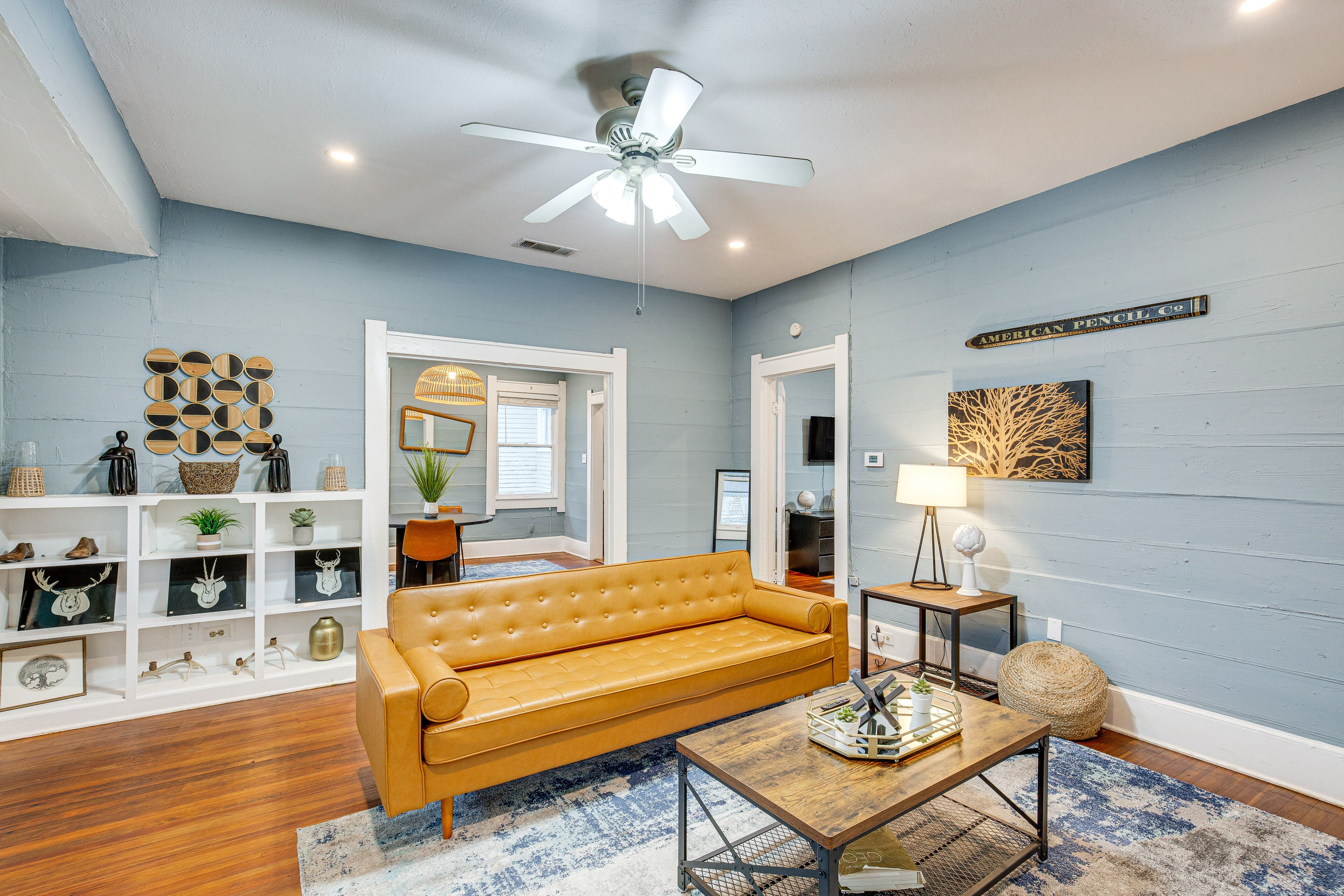 Charming Apartment w/ Decks, Near Downtown Dallas!