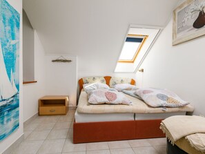 1 Schlafzimmer, Reisekinderbett, kostenloses WLAN, Bettwäsche