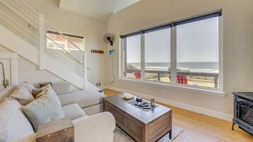 Smart TV, fireplace, computer monitors