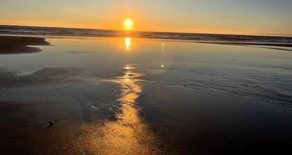 Cozy Cottage at the Beach near Yachats! Dog Friendly and Free EV Charging!