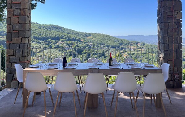 Outdoor dining - Stunning home in Arezzo with kitchen (Arezzo)